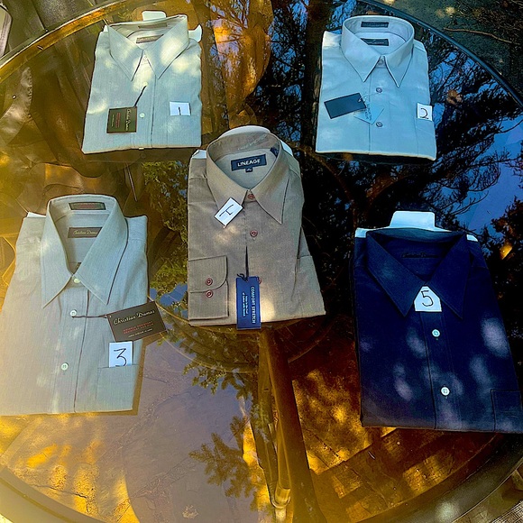 5 men’s dress shirts, never worn, multiple colours. Sizes are in the pictures. - Picture 8 of 9